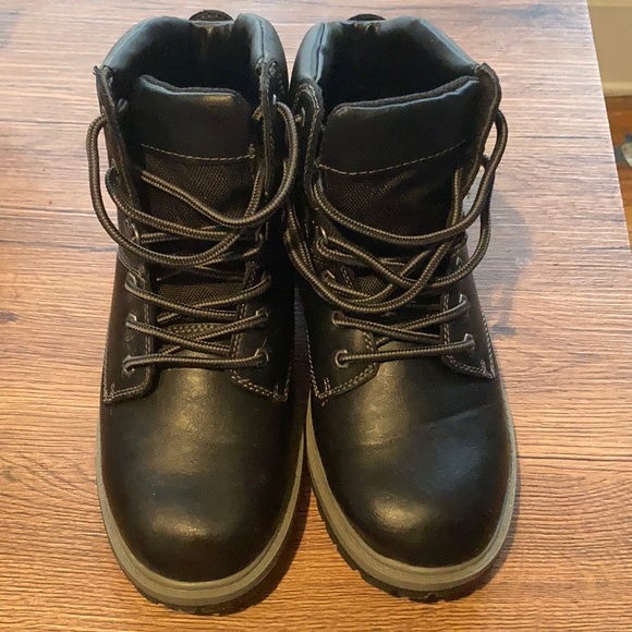 Boy boots - Picture 1 of 3